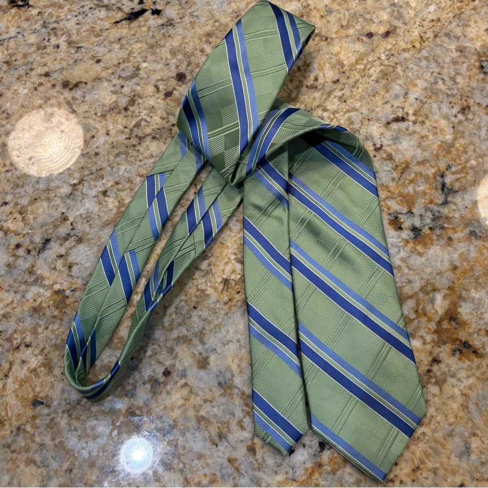 Arrow Green and Blue Patterned Tie 100% Silk